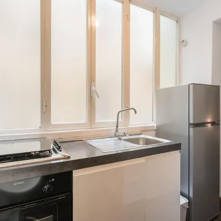 The Rent - Three-bedroom Close To The Quirinale Apartment Rome