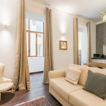 The Rent - Three-bedroom Close To The Quirinale Apartment Rome