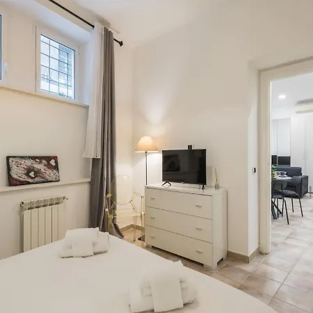 The Rent - Gorgeous One-bedroom Near Piazza Di Spagna Apartment *
