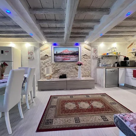 Historic Center, 800 Meters From The Trevi Fontain Apartment