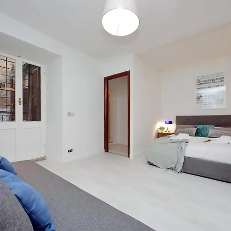 Apartment Monti Spacious 2 Rome