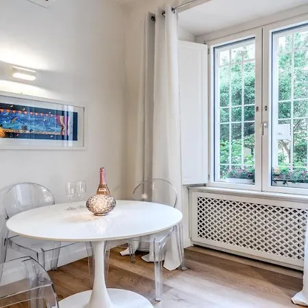 Apartment Deluxe One Bedroom Apartment, Perfect Location, Air Cond *