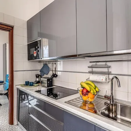 Rhome Colosseum Apartment