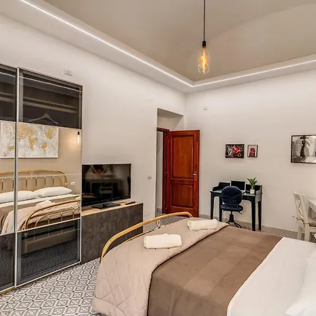 Rhome Colosseum Apartment