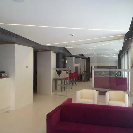 Moderno Hotel 4*