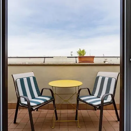 Flat On Rooftop Apartment Rome