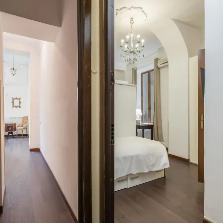 The Rent - Three-bedroom Close To The Quirinale Rome