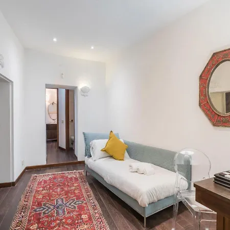 The Rent - Three-bedroom Close To The Quirinale