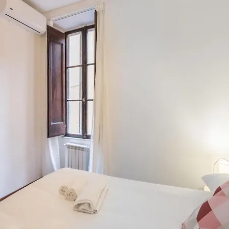 The Rent - Three-bedroom Close To The Quirinale Apartment