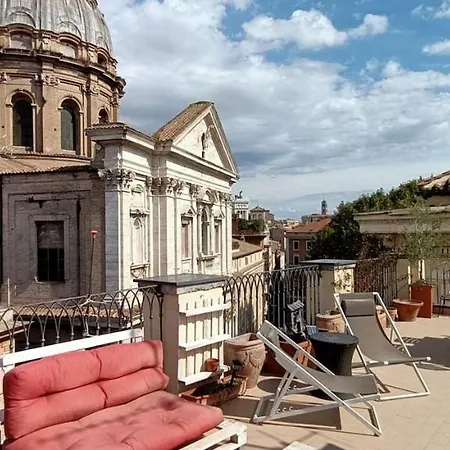 Terrace On The Monuments Of Apartment Rome