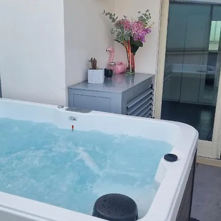 Penthouse 40 In Trastevere With Seasonally Jacuzzi Apartment