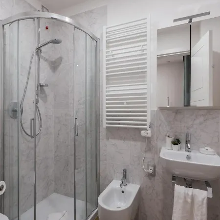 Appartement The Rent - Modern Three-bedroom A Few Steps From The Colosseum Rome