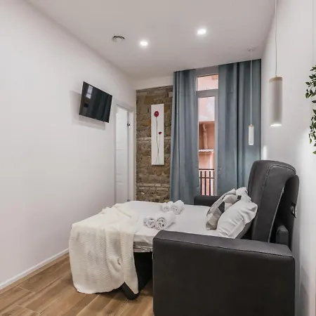 The Rent - Modern Three-bedroom A Few Steps From The Colosseum Roma