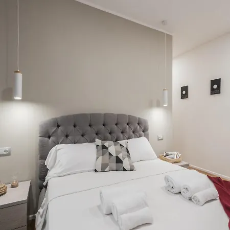 The Rent - Modern Three-bedroom A Few Steps From The Colosseum Roma