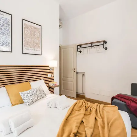 The Rent - Spacious Three-bedroom Near The Colosseum
