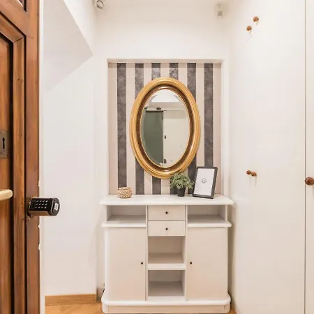 Apartment The Rent - Spacious Three-bedroom Near The Colosseum