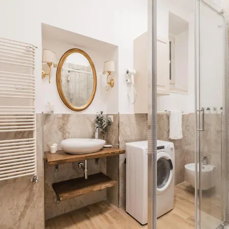 The Rent - Spacious Three-bedroom Near The Colosseum Rome