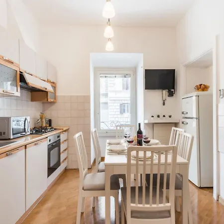 The Rent - Spacious Three-bedroom Near The Colosseum Rome
