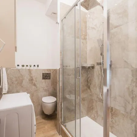 Apartment The Rent - Spacious Three-bedroom Near The Colosseum *