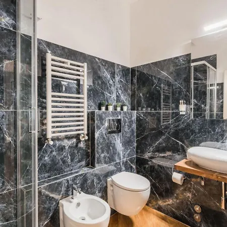 The Rent - Spacious Three-bedroom Near The Colosseum * Rome