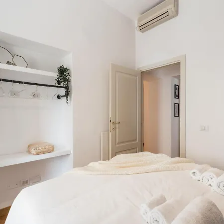 Apartment The Rent - Spacious Three-bedroom Near The Colosseum Rome