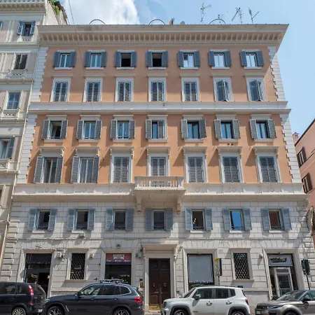 The Rent - Spacious Three-bedroom Near The Colosseum Apartment