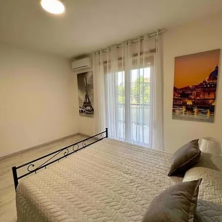 Apartment Luminoso Domus Eur