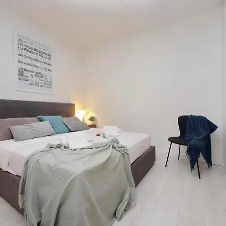 Apartment Monti Spacious 2 Rome