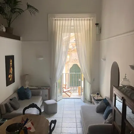 New! Bellissimo Palazzofranchi Pantheon Apartment