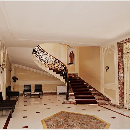 Casa Per Ferie Cardinal G. Guarino Couette-café