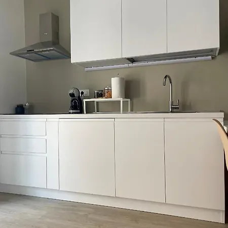 Cozy Close To The Center Apartment *