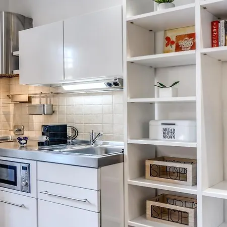 Apartment Deluxe One Bedroom Apartment, Perfect Location, Air Cond Rome