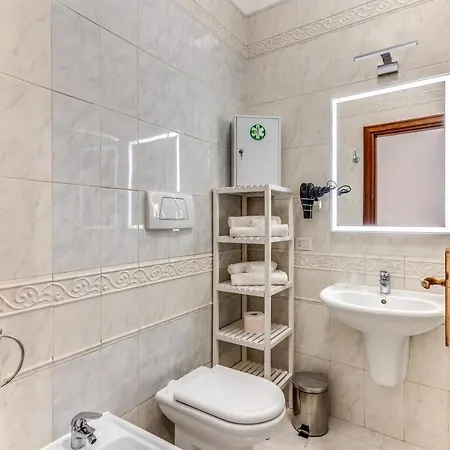 Rhome Colosseum Apartment