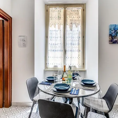 Rhome Colosseum Apartment