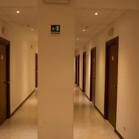 Riari Garden فندق مبيت وإفطار 5*