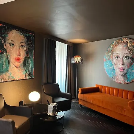 U-visionary Hotel