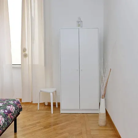 Apartment Sanctuary 32 *