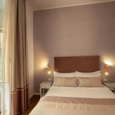 Guest house Juno Pantheon 2*