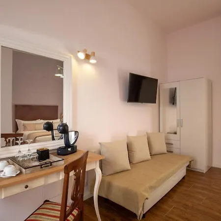Juno Pantheon Guest house