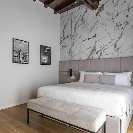 At Luxury Navona Rom