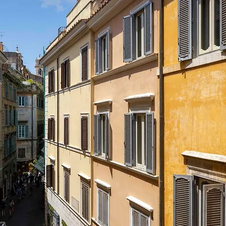 At Luxury Navona Rom
