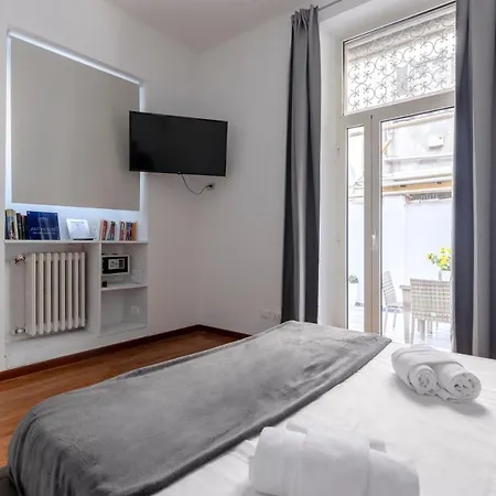 Art House Centro Storico Luxury דירה