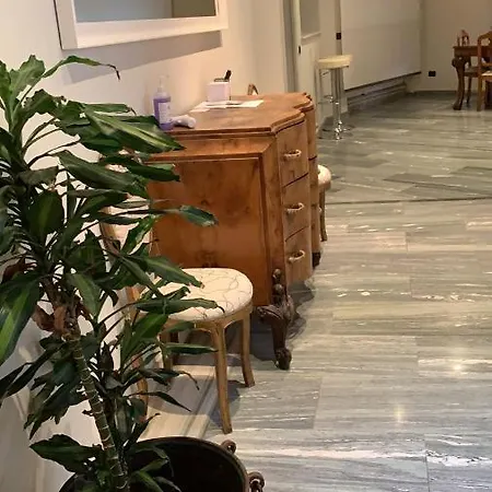 Pacuvio Vatican House