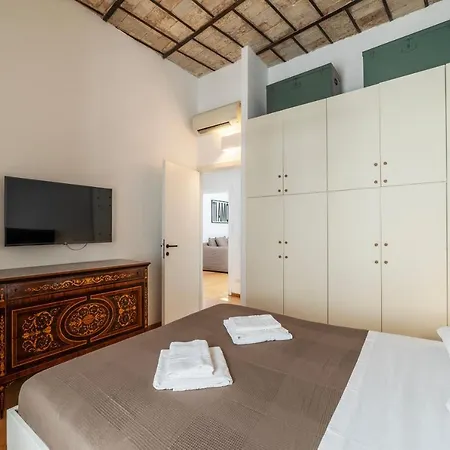 Cancelleria Rooftop Garden Apartment