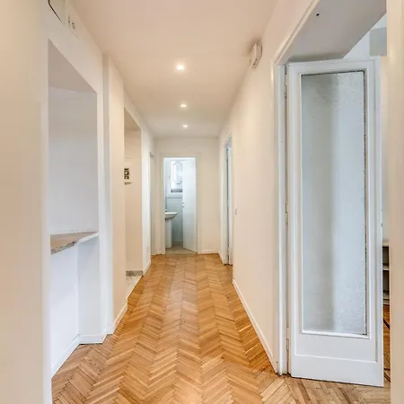 Apartment V E N E R E