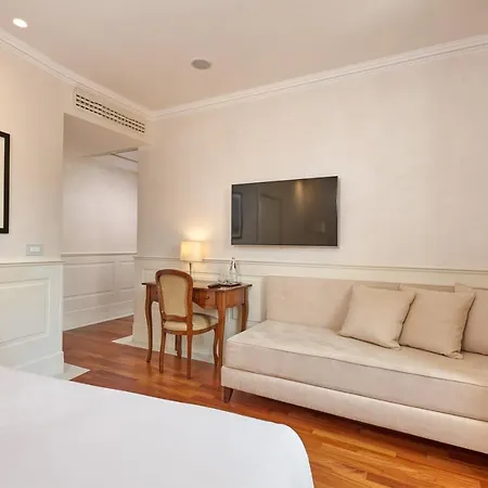 Degli Artisti Hotel 4*