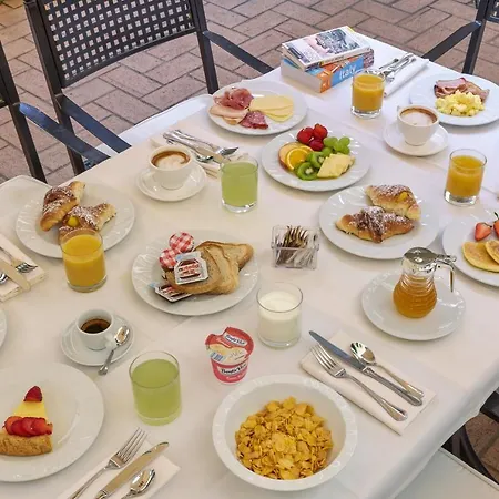 Degli Artisti Hotel 4*