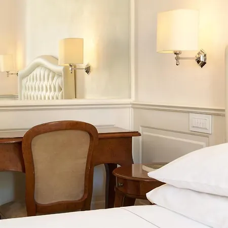 Hotel Degli Artisti 4*