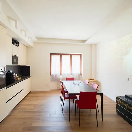 - Ruins House - 750m From The Metro Station Appartamento