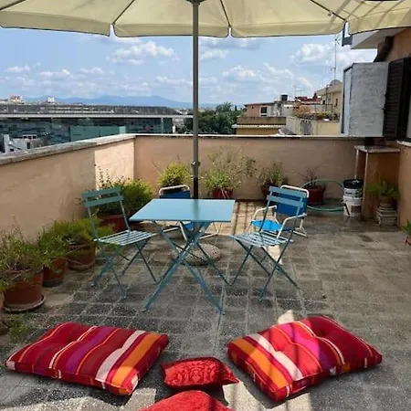 Con Ampio Terrazzo Apartment
